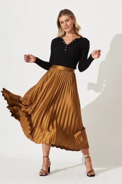 New Dover Heights Knit In Black Tops