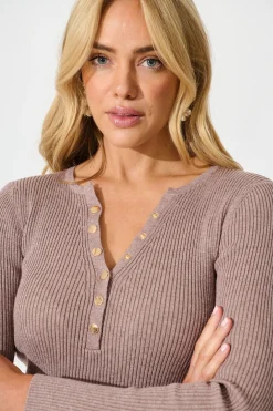New Dover Heights Knit In Taupe Tops|Knitwear