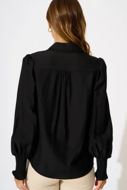 Outlet Farah Shirt in Black Tops