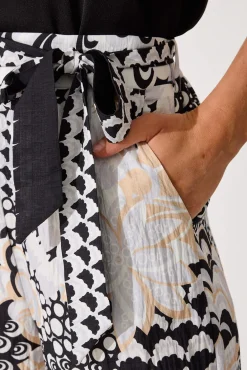 Fashion Forsythia Pant In Black With Beige Print Bottoms