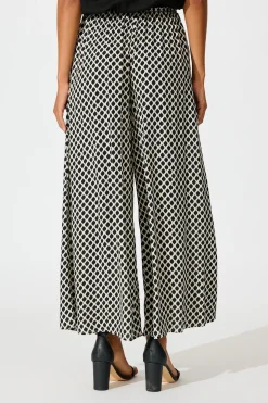 Outlet Goldie Wide Leg Pant in Black and Cream Geometric Print Bottoms|Pants